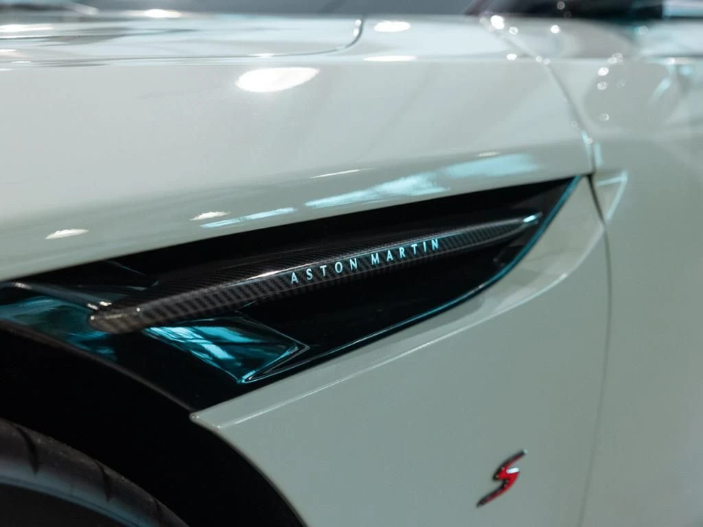 Aston Martin-DB12-image-17