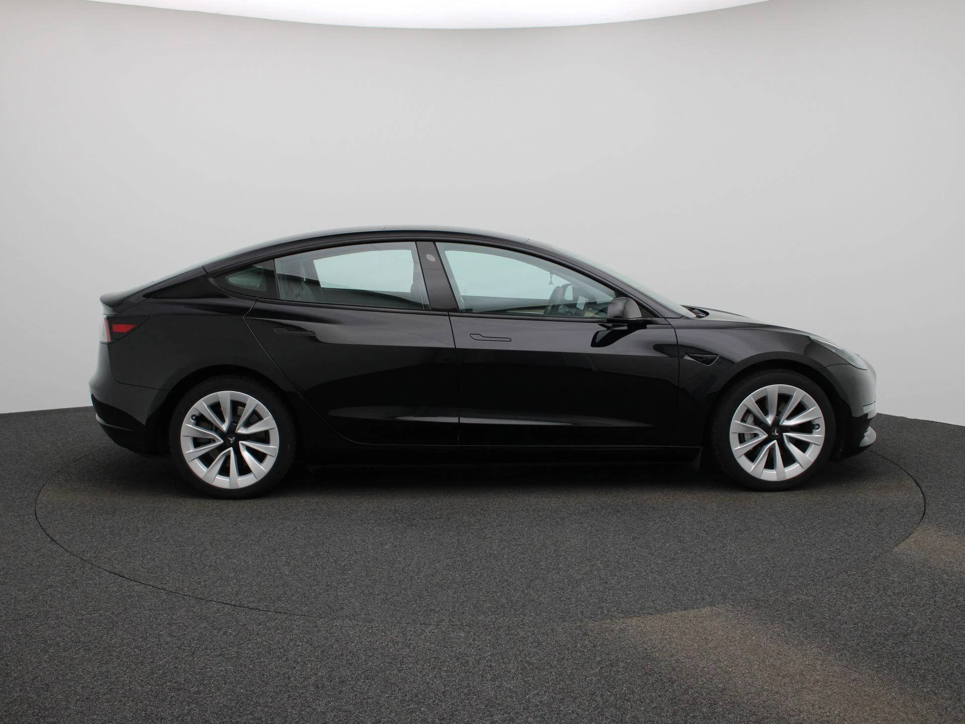 Tesla-Model 3-image-5