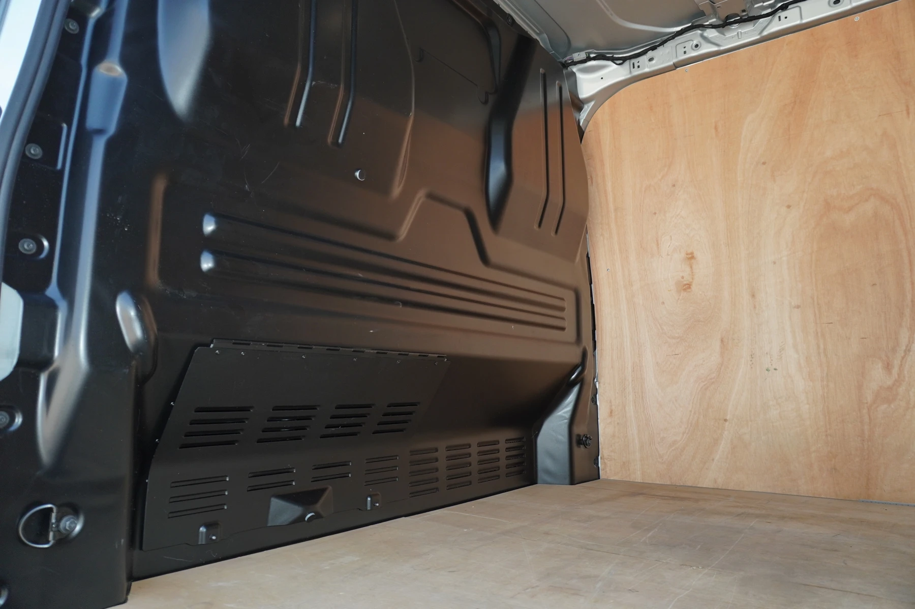 Volkswagen-Transporter-image-9