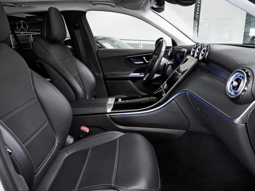 Mercedes-Benz-GLC 200-image-12