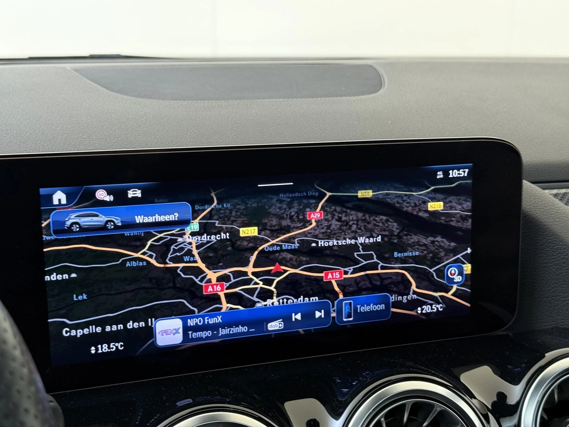 Mercedes-Benz-GLA-image-17
