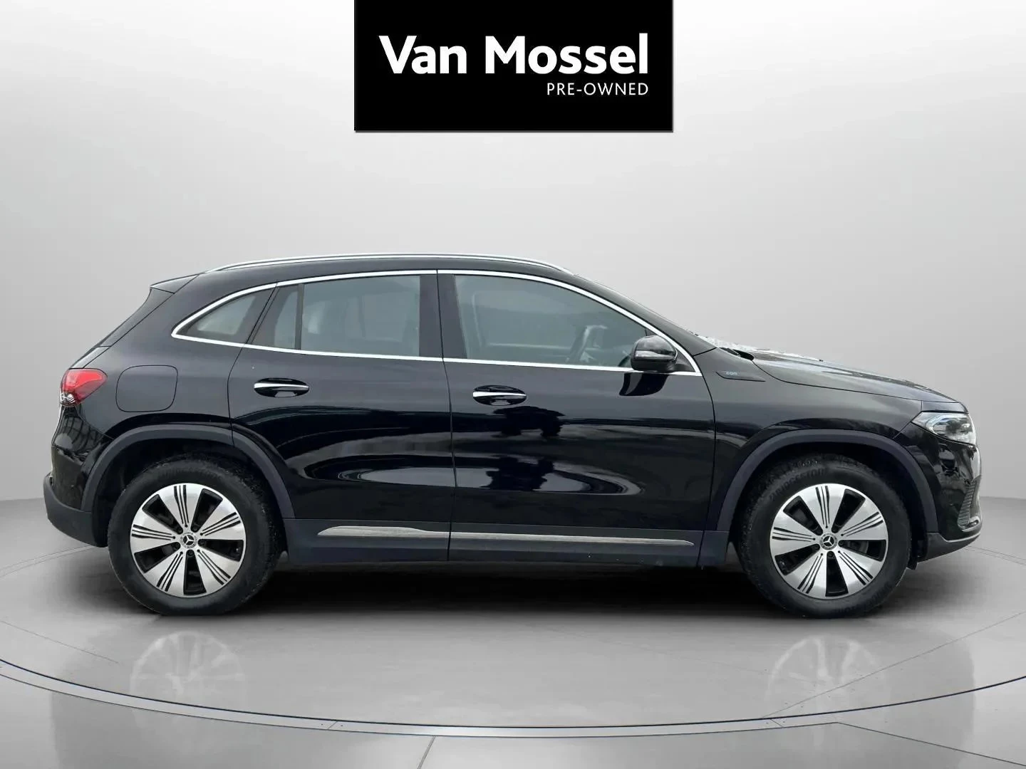 Mercedes-Benz-EQA-image-3