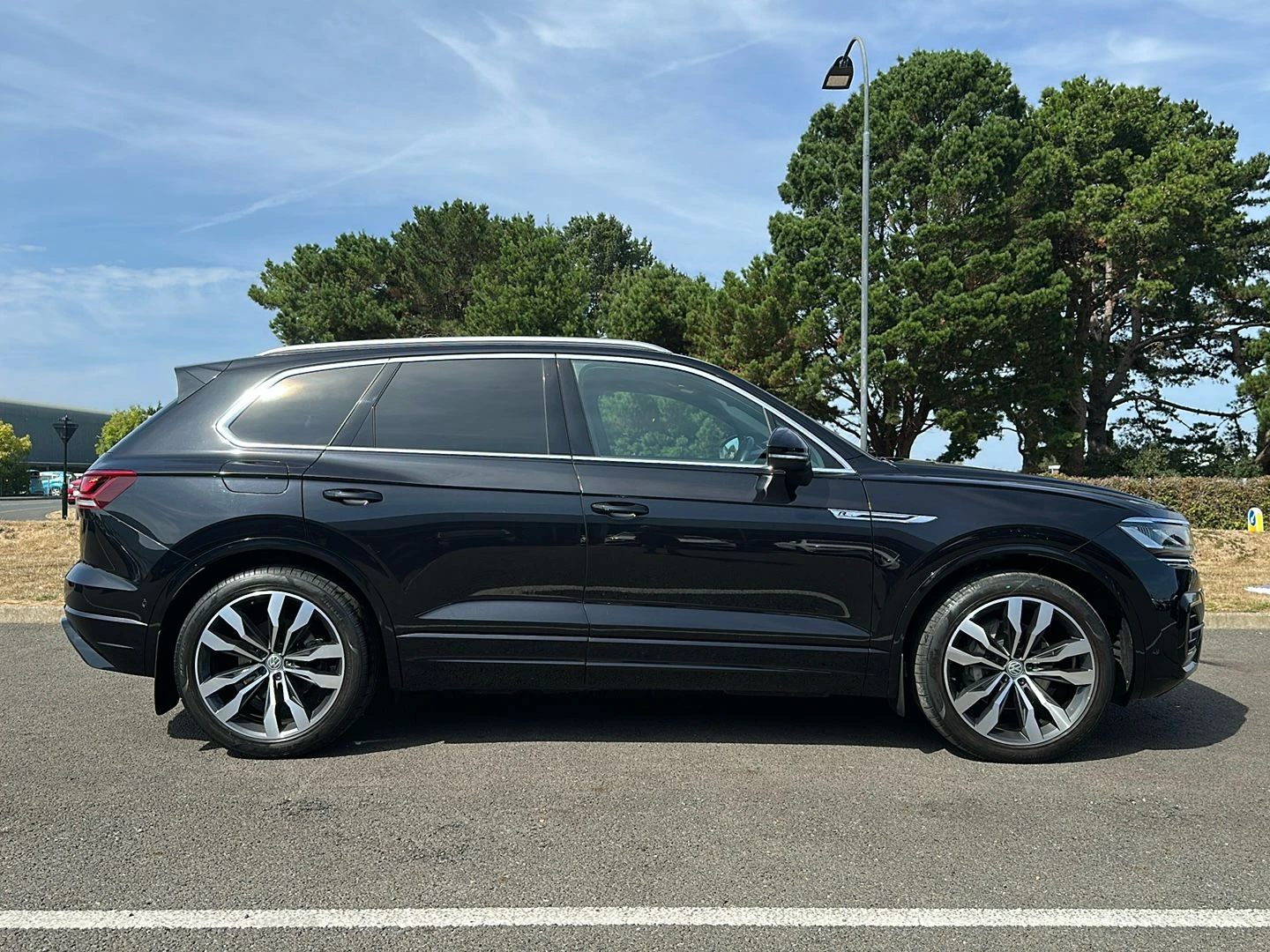 Volkswagen-Touareg-image-9