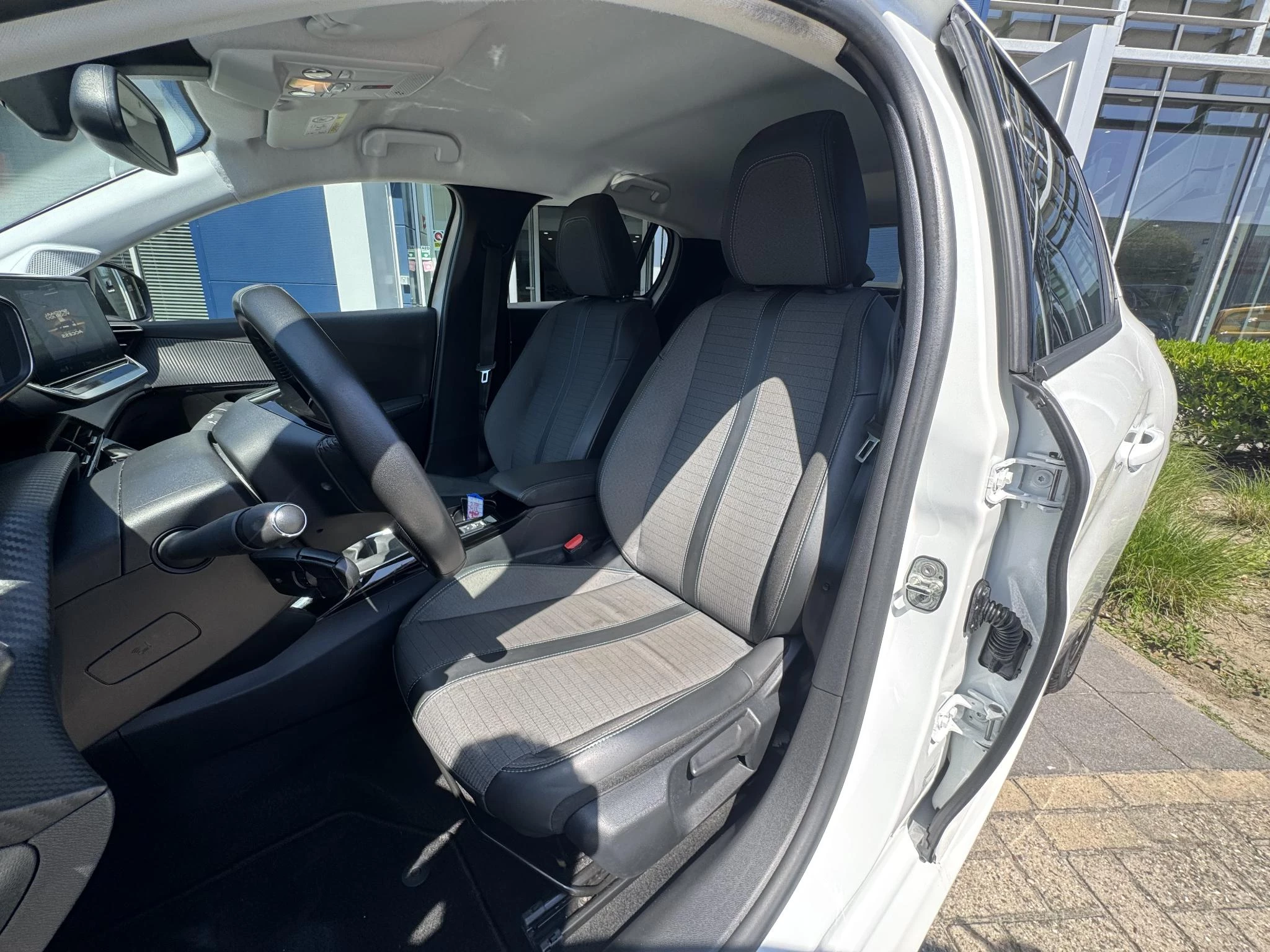 Peugeot-208-image-16