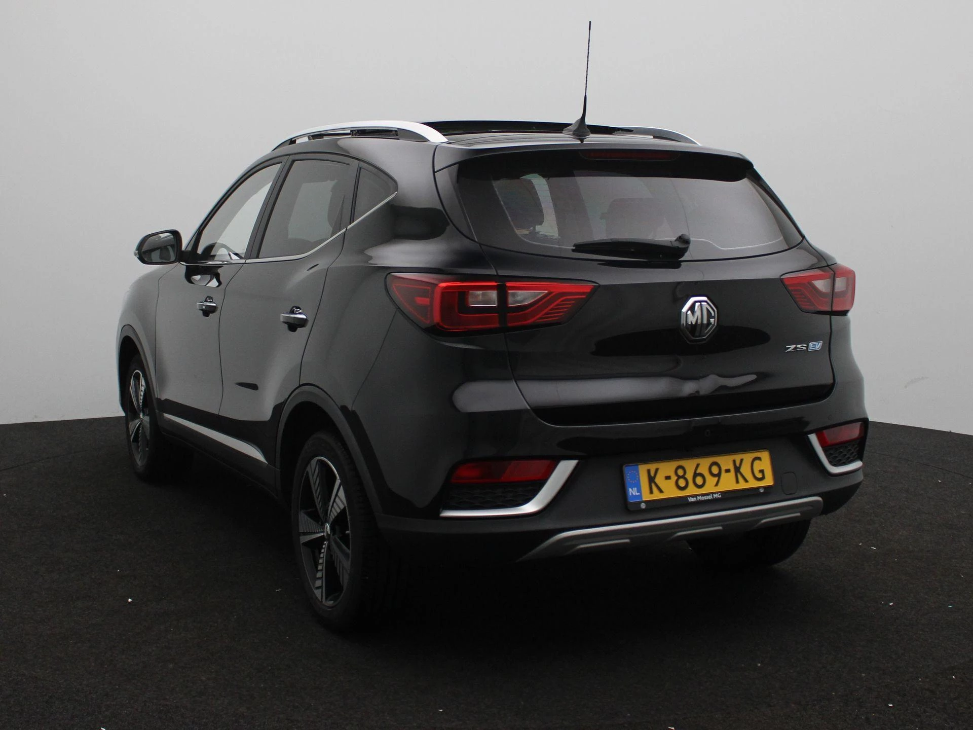 MG-ZS EV-image-2