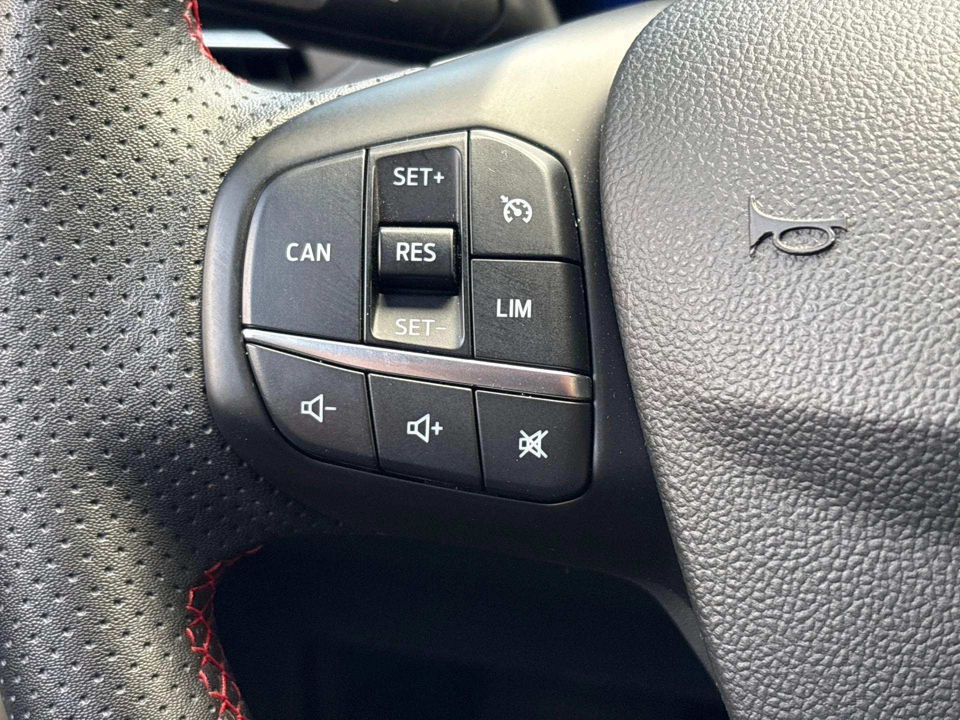 Ford Focus Wagon 1.0 EcoBoost Hybrid ST Line X
