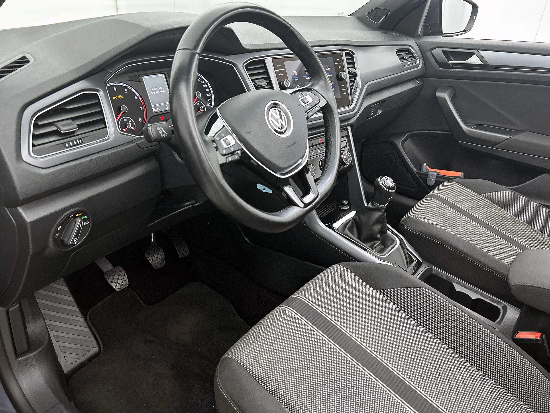 Volkswagen-T-Roc-image-19