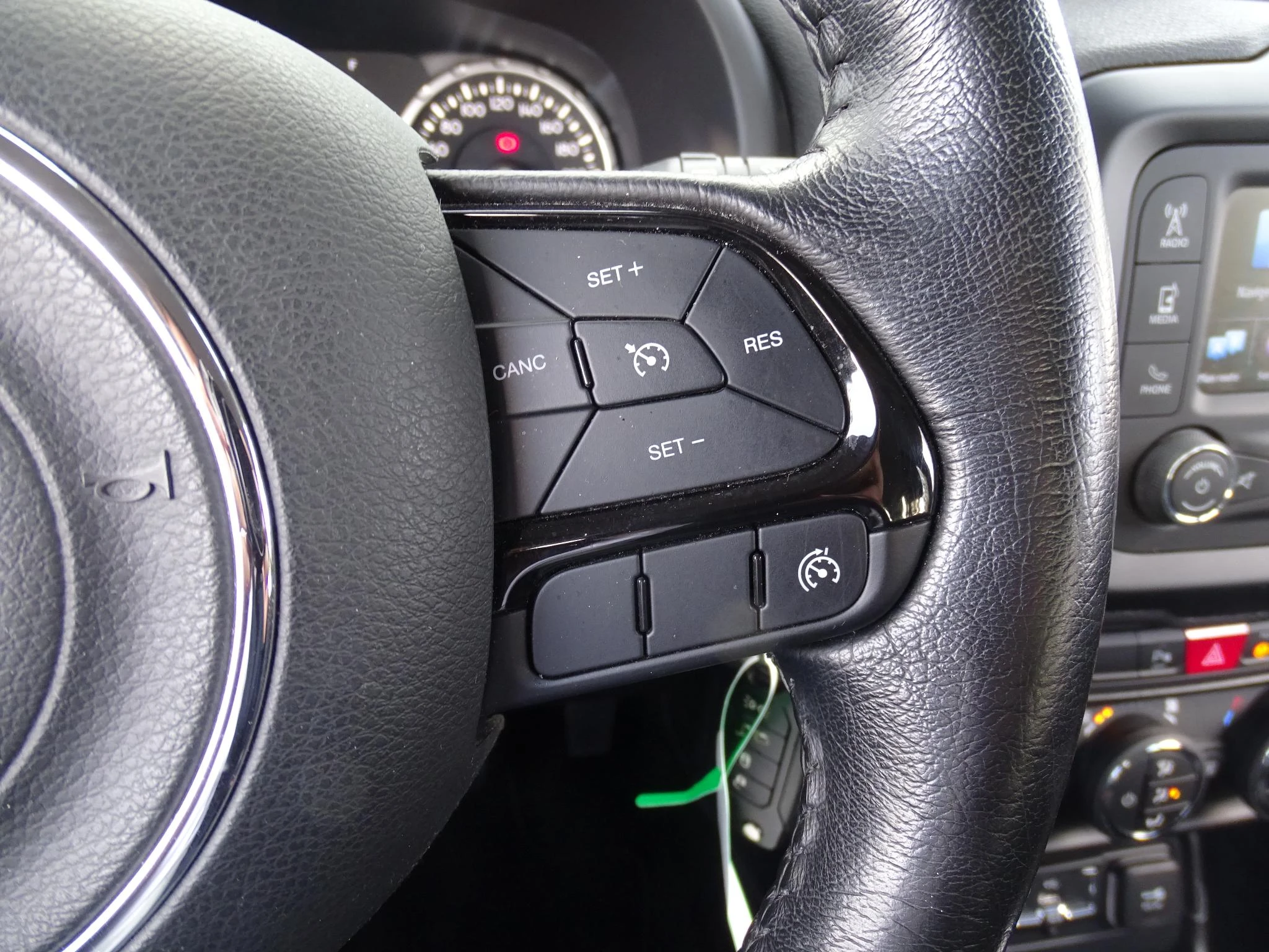 Jeep-Renegade-image-22