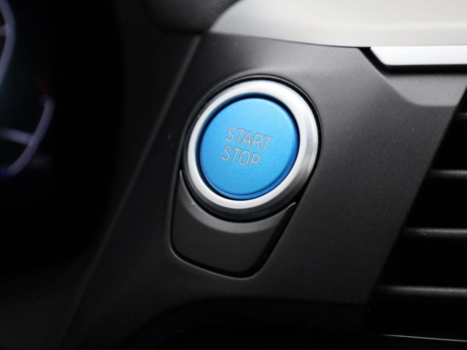 BMW-iX3-image-29