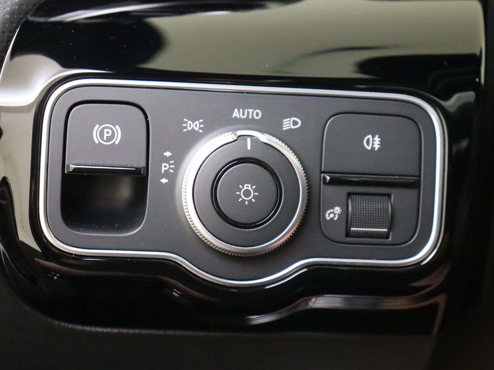 Mercedes-Benz-CLA-image-24