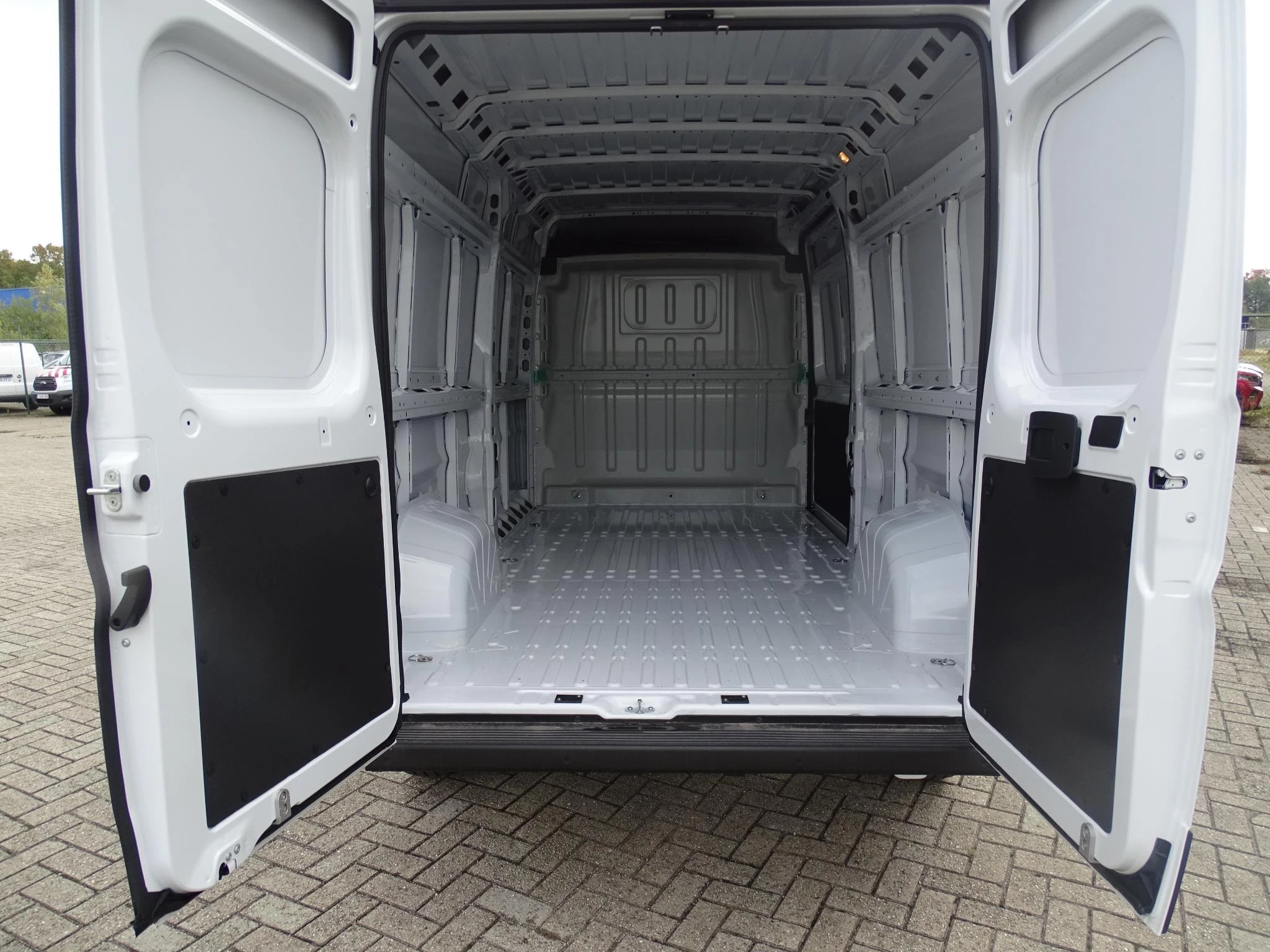 Opel-Movano-image-10