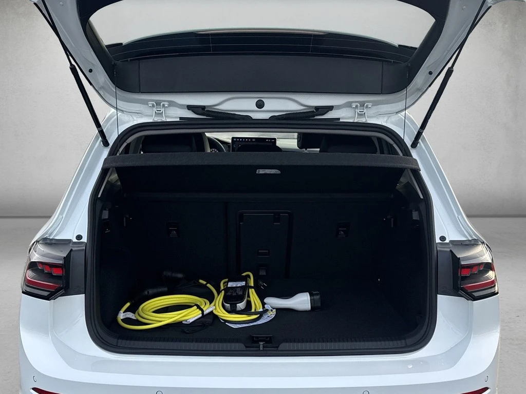 Volkswagen-Golf-image-4