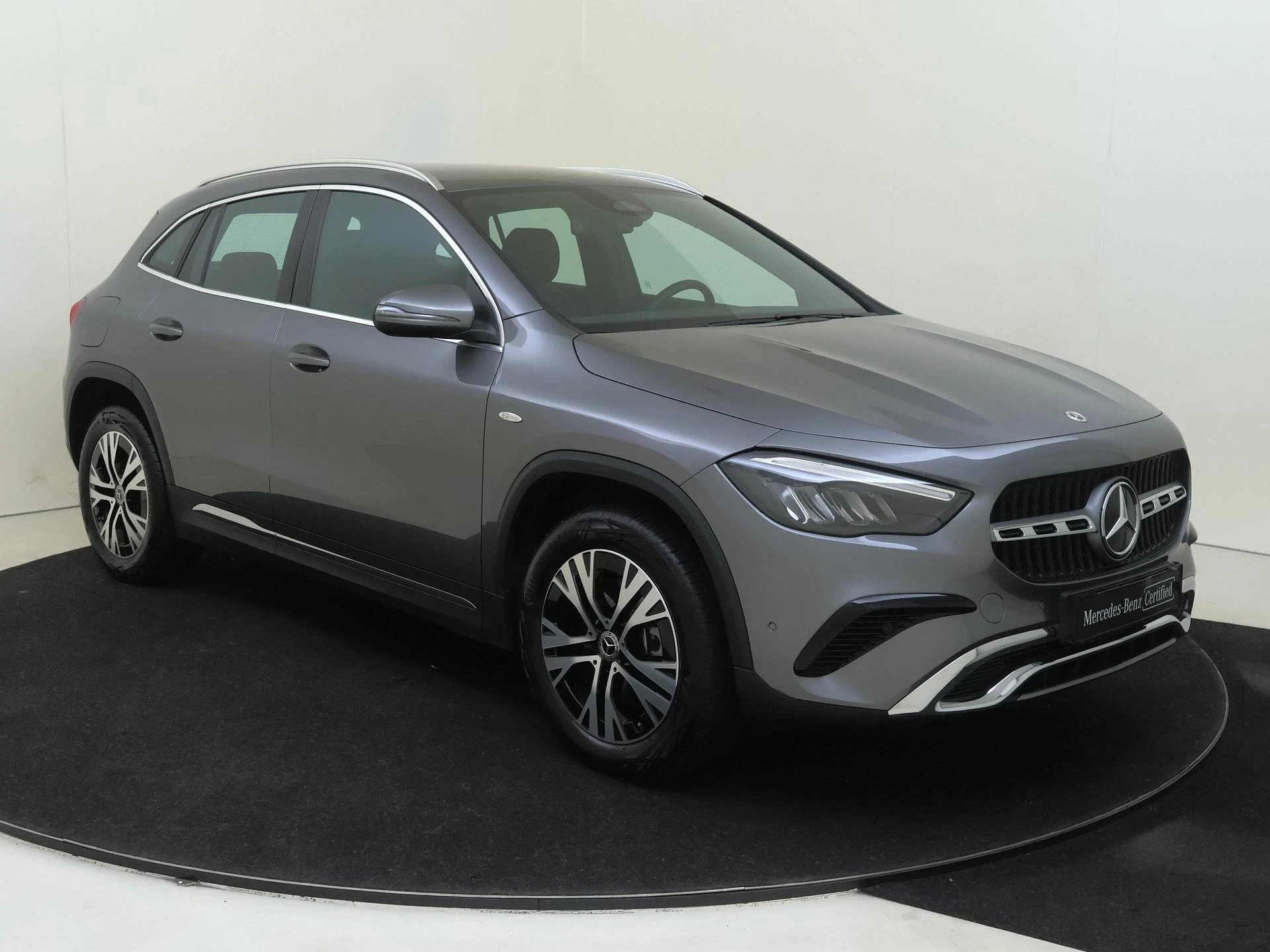Mercedes-Benz-GLA-image-1