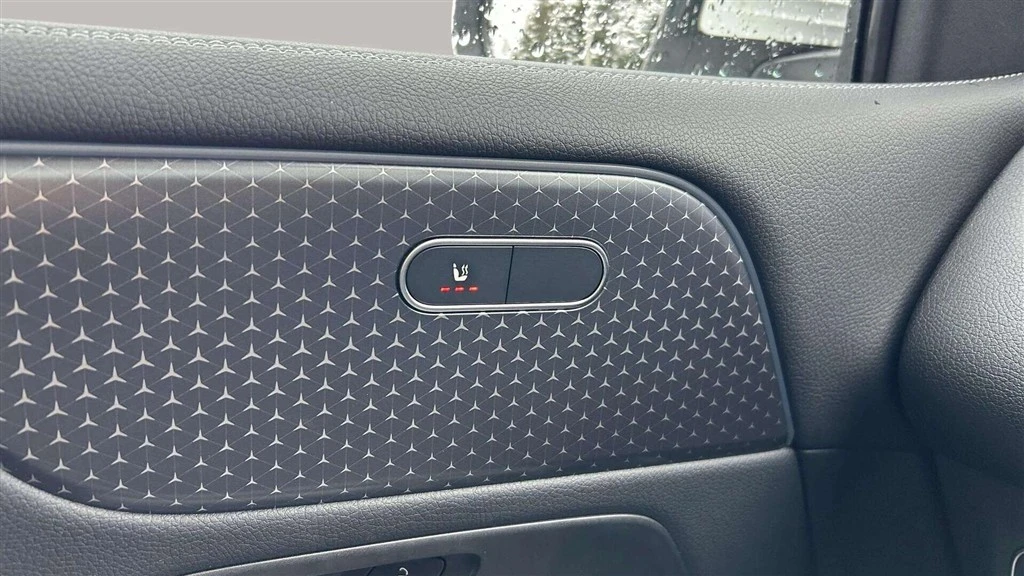 Mercedes-Benz-EQB-image-10