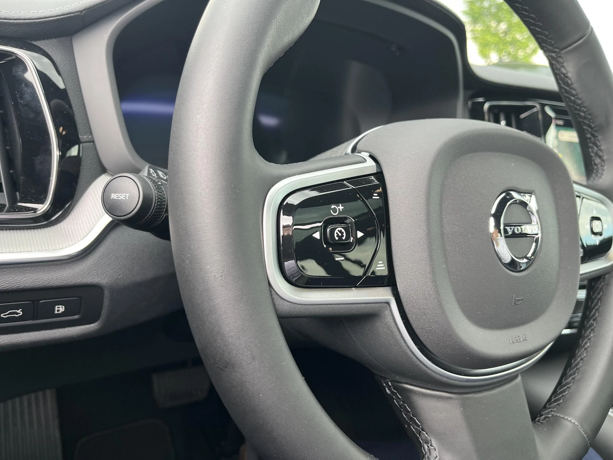 Volvo V60 T8 Plug-in hybrid AWD Ultra Dark