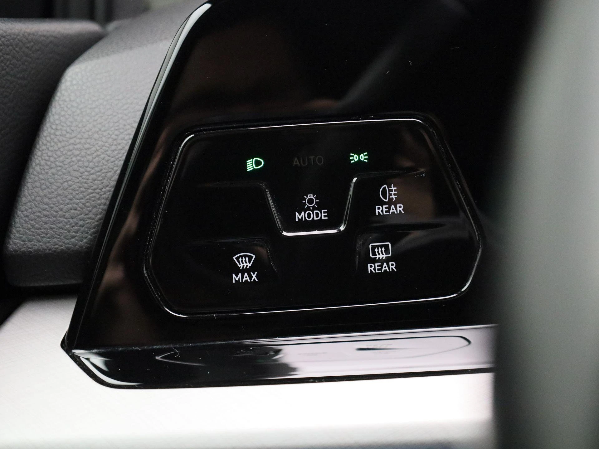 Volkswagen-Golf-image-19