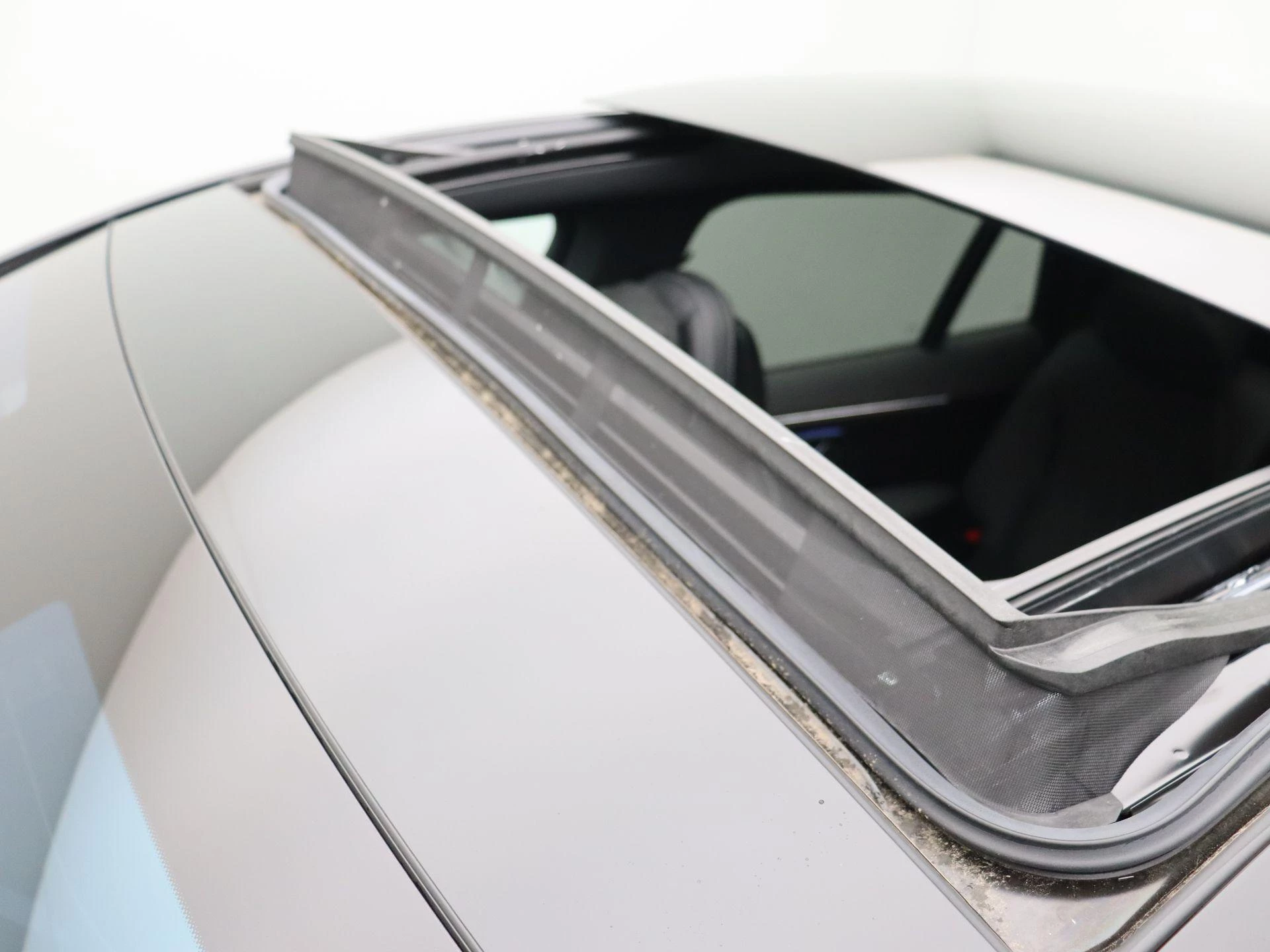 Mercedes-Benz-EQS-image-17