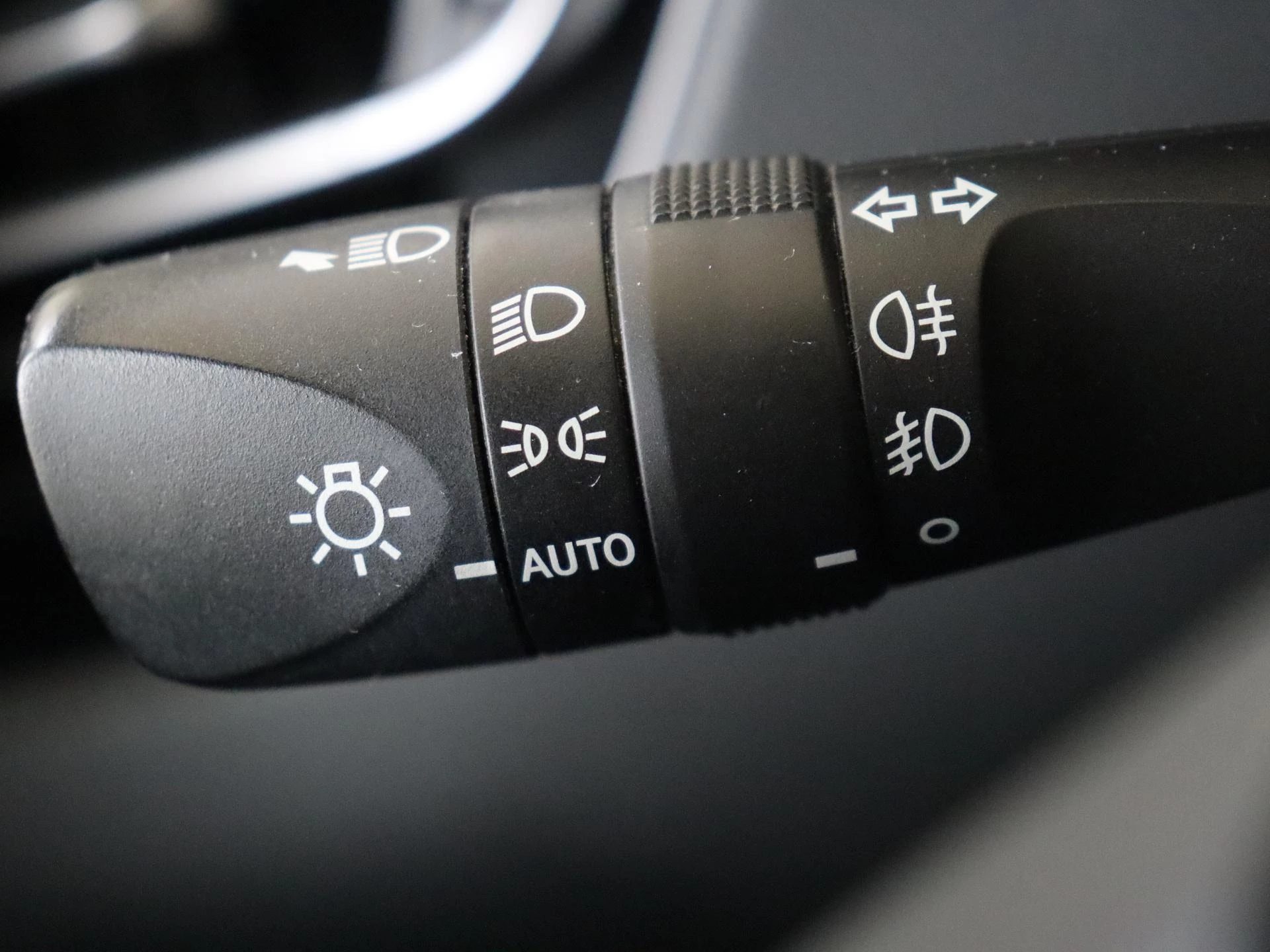 Toyota-C-HR-image-26