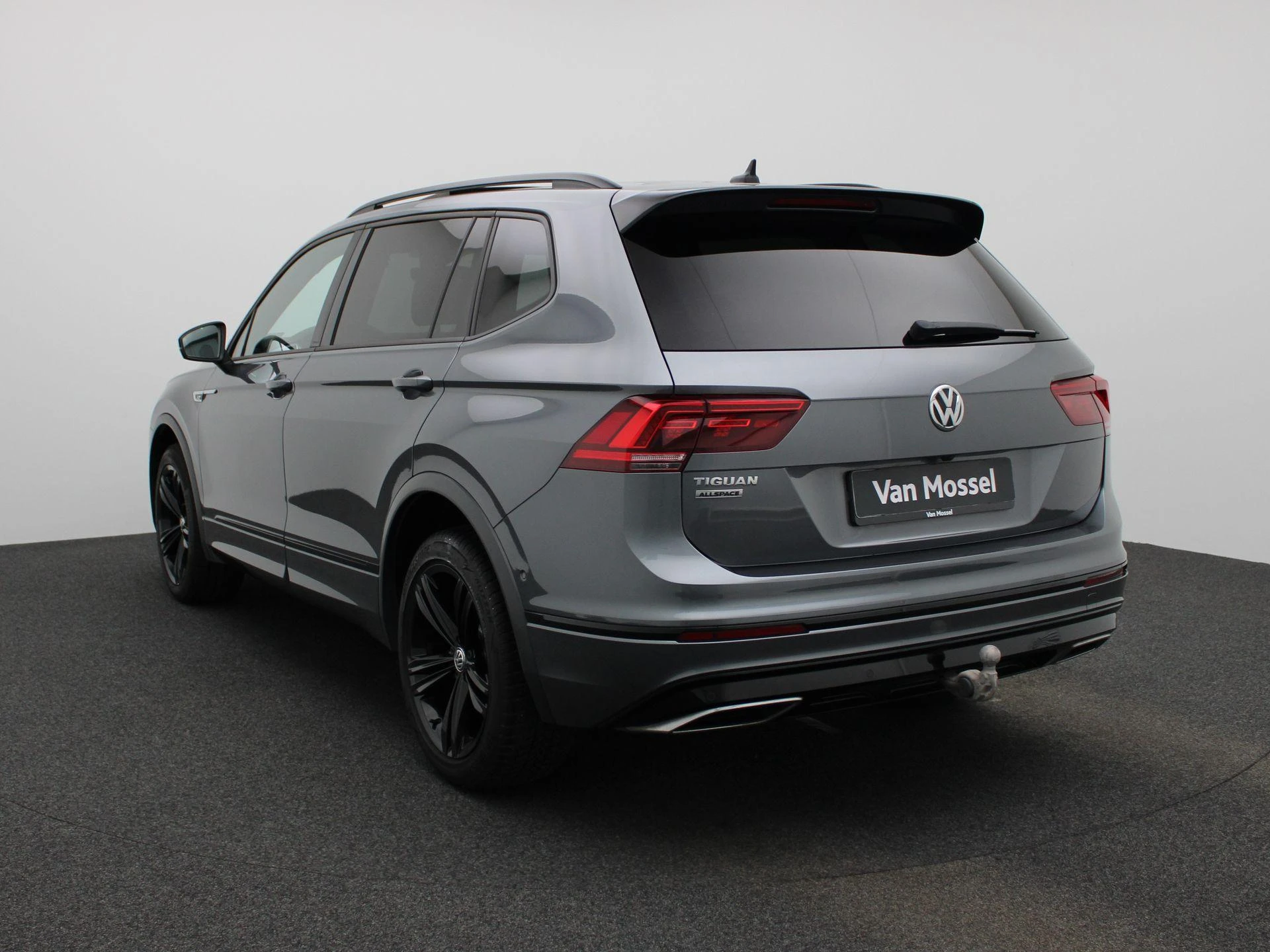 Volkswagen-Tiguan Allspace-image-1