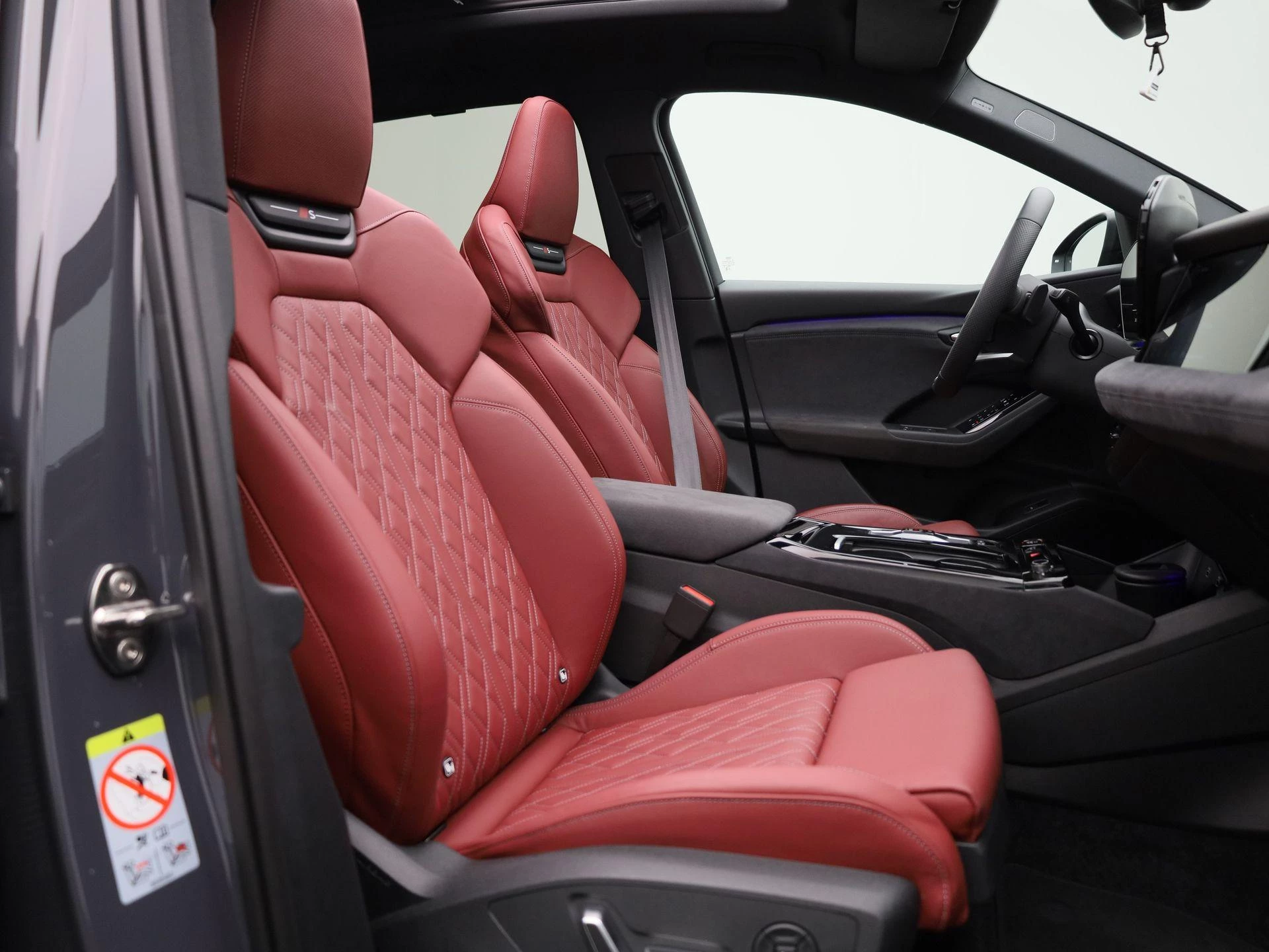 Audi-Q6 e-tron-image-44