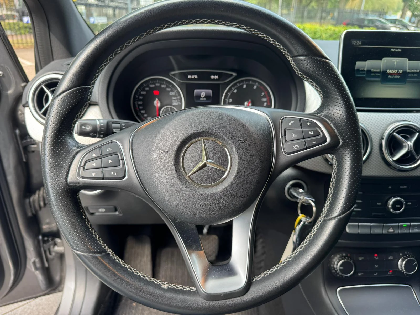 Mercedes-Benz-B-Klasse-image-5