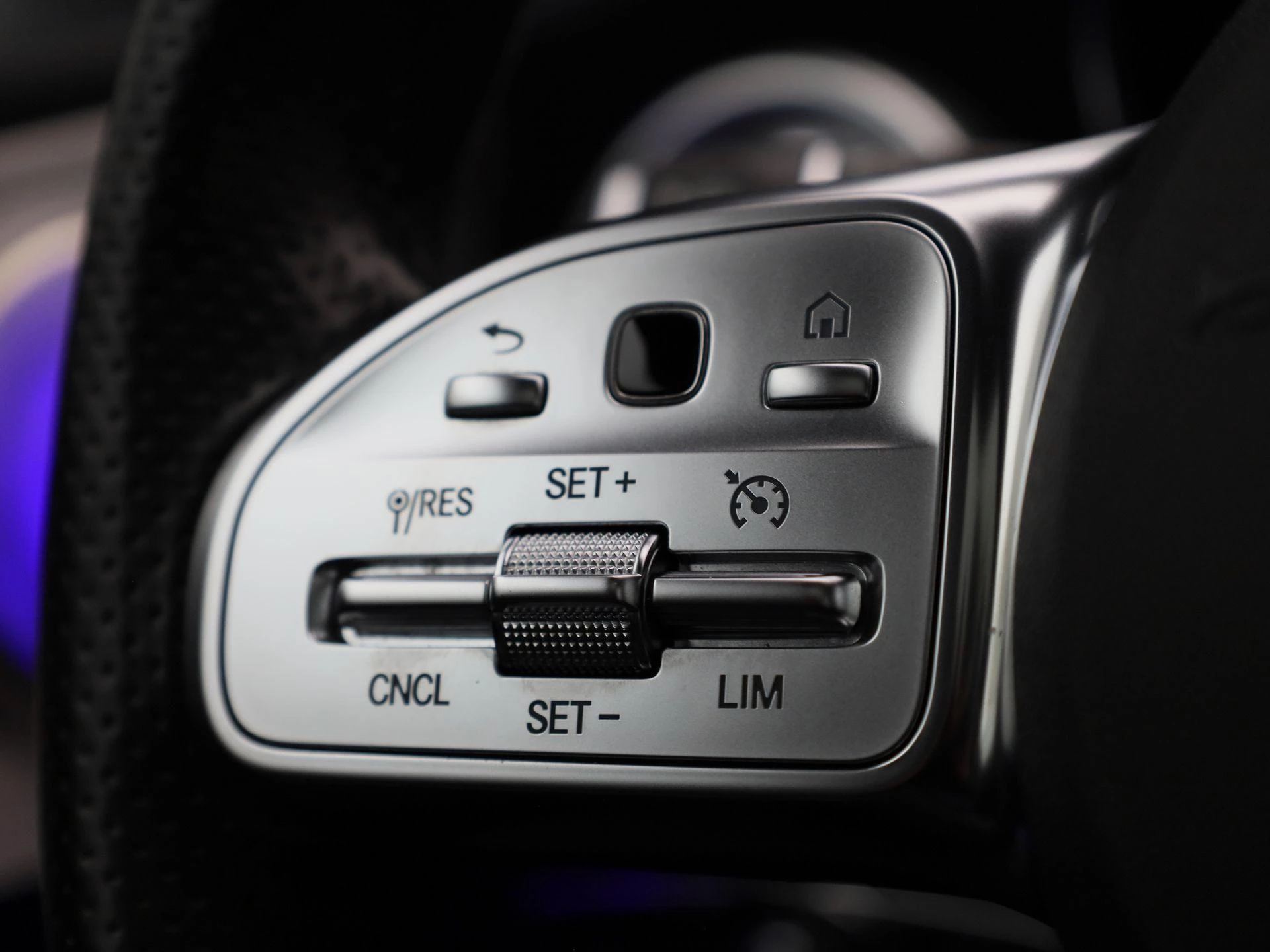 Mercedes-Benz-C-Klasse-image-19
