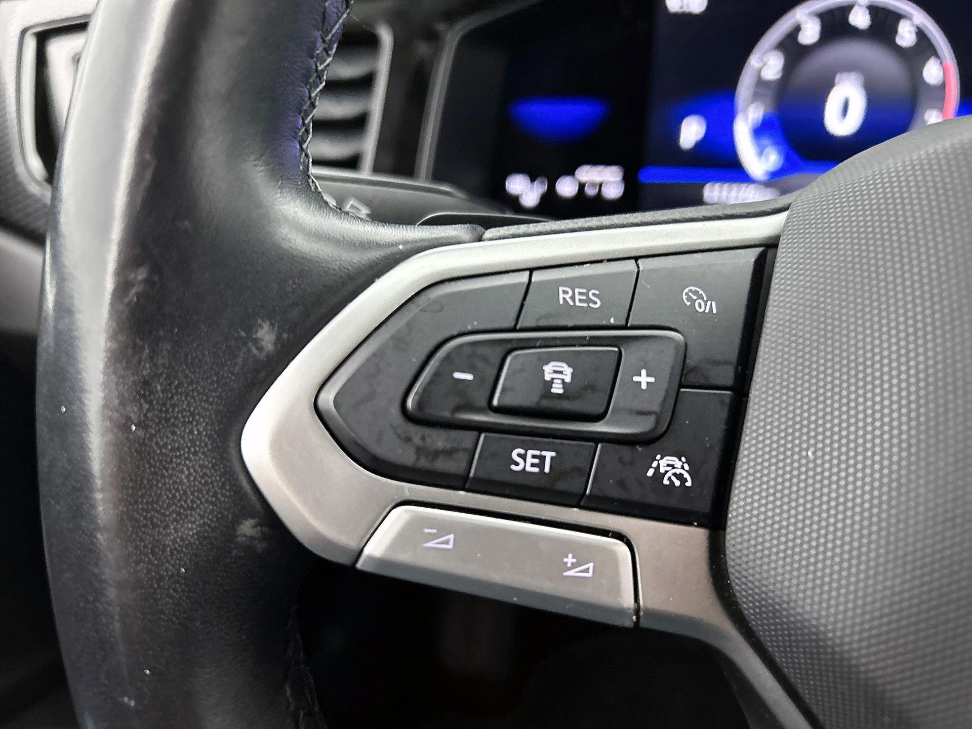 Volkswagen-Polo-image-5