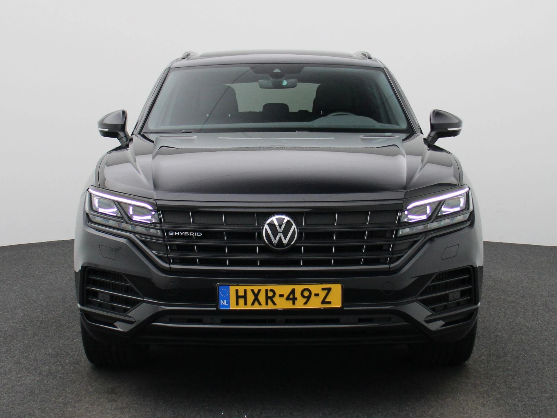 Volkswagen-Touareg-image-2