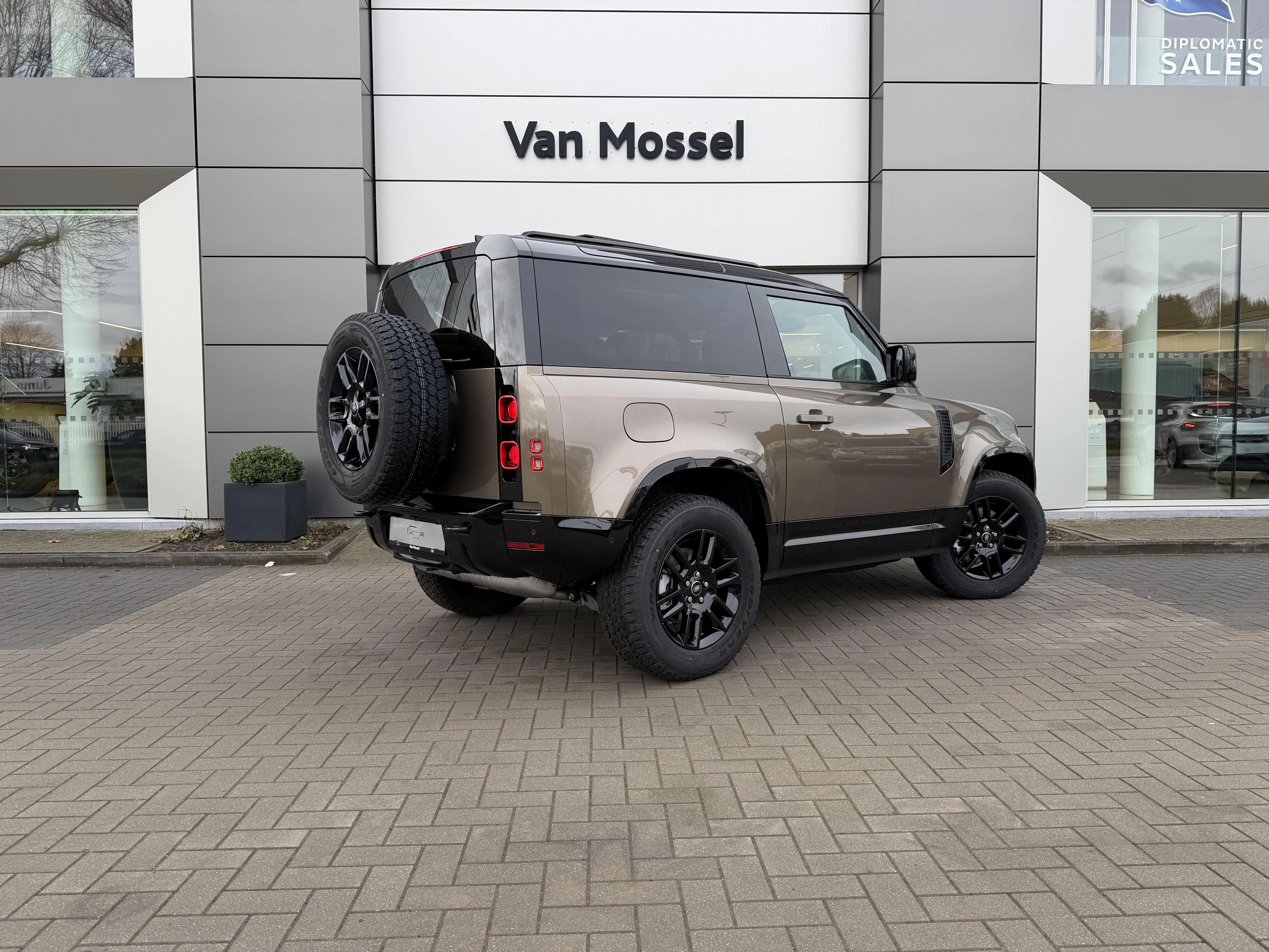 Land Rover Defender 90 D200 X-DYNAMIC