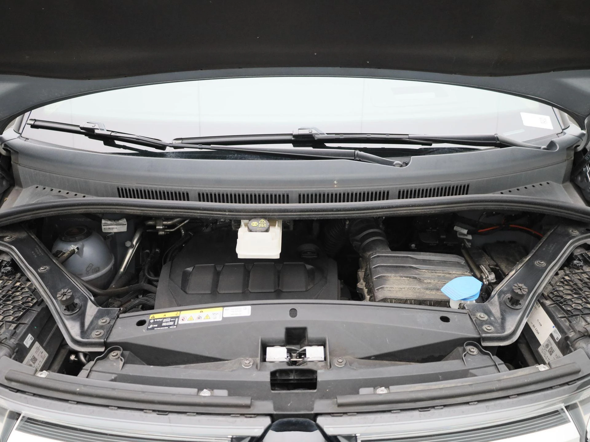 Volkswagen-Multivan-image-48
