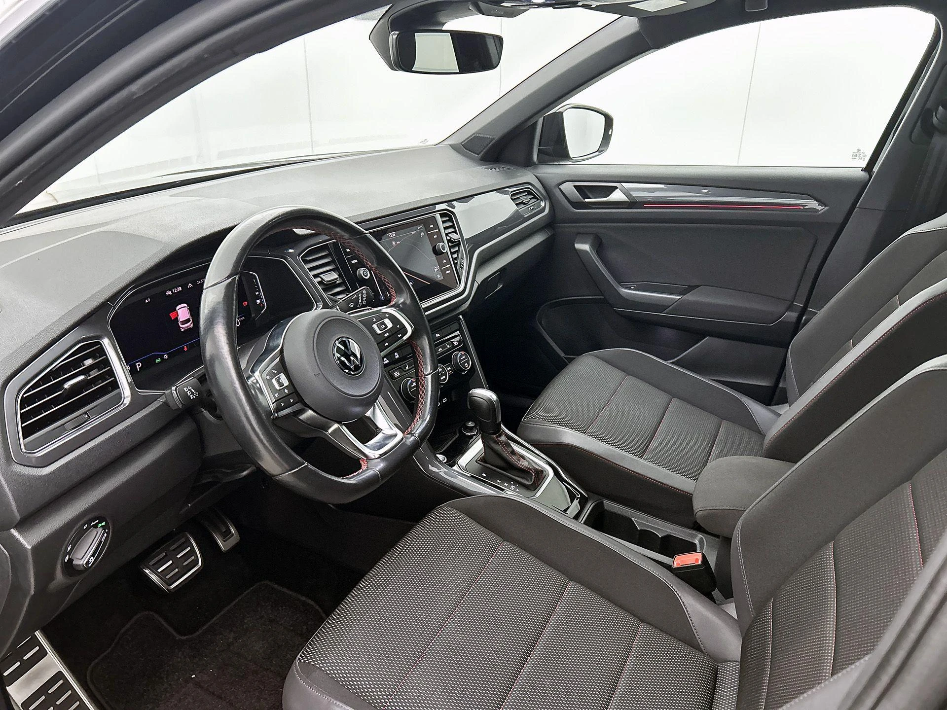 Volkswagen-T-Roc-image-20