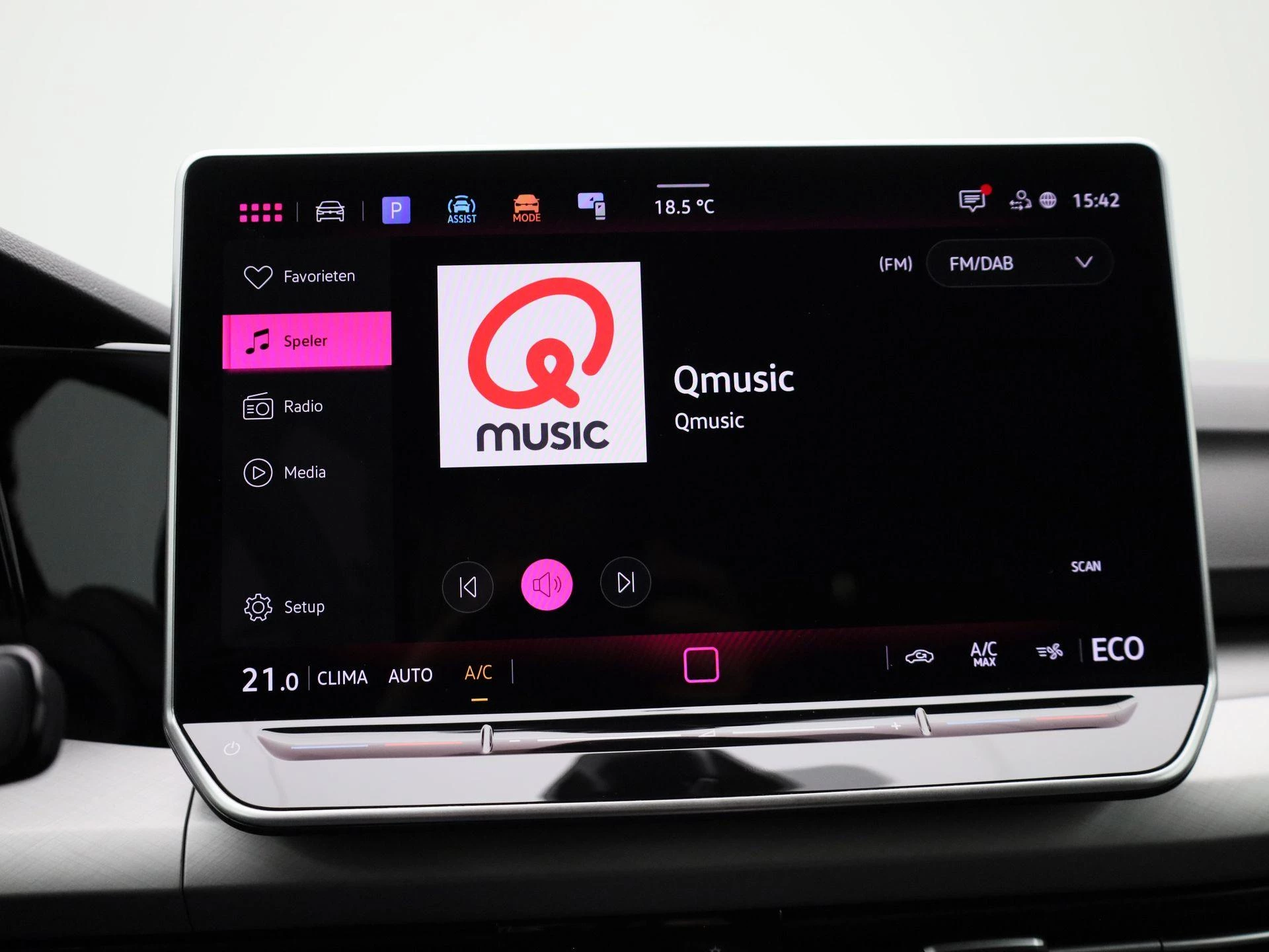 Volkswagen-Golf-image-15