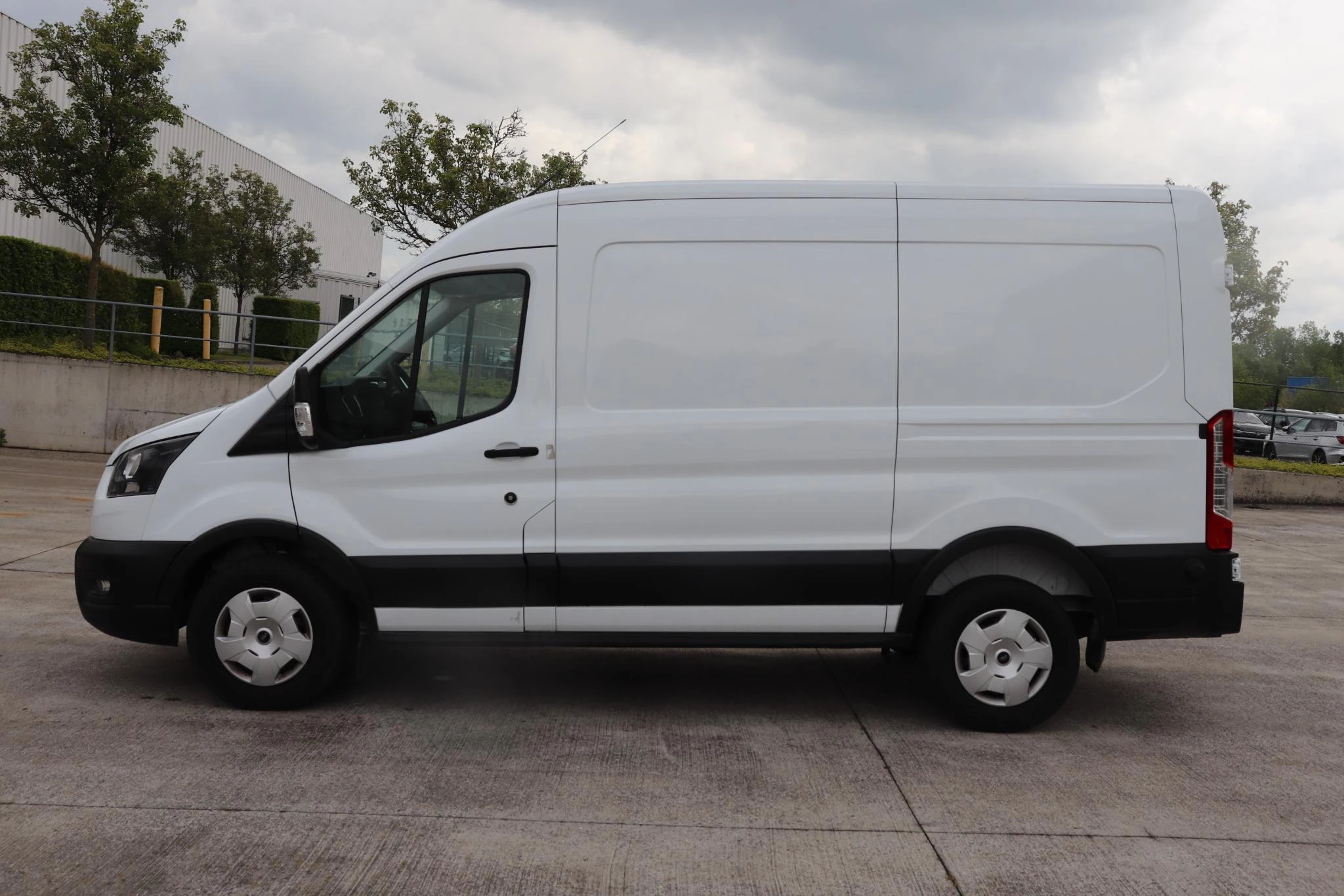Ford Transit 350M 2.0TD 165pk 121kW A8 Trend