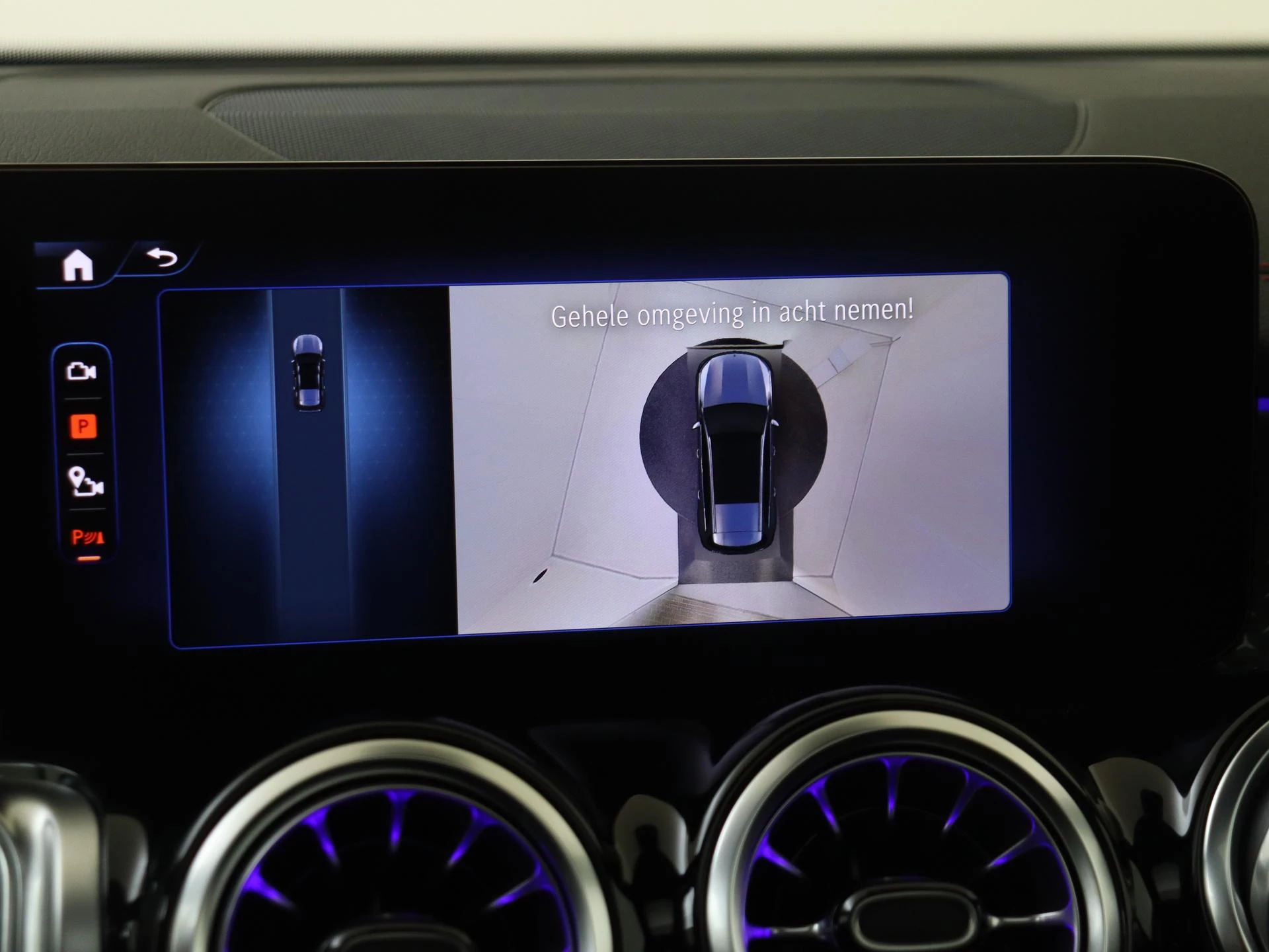 Mercedes-Benz-EQB-image-21