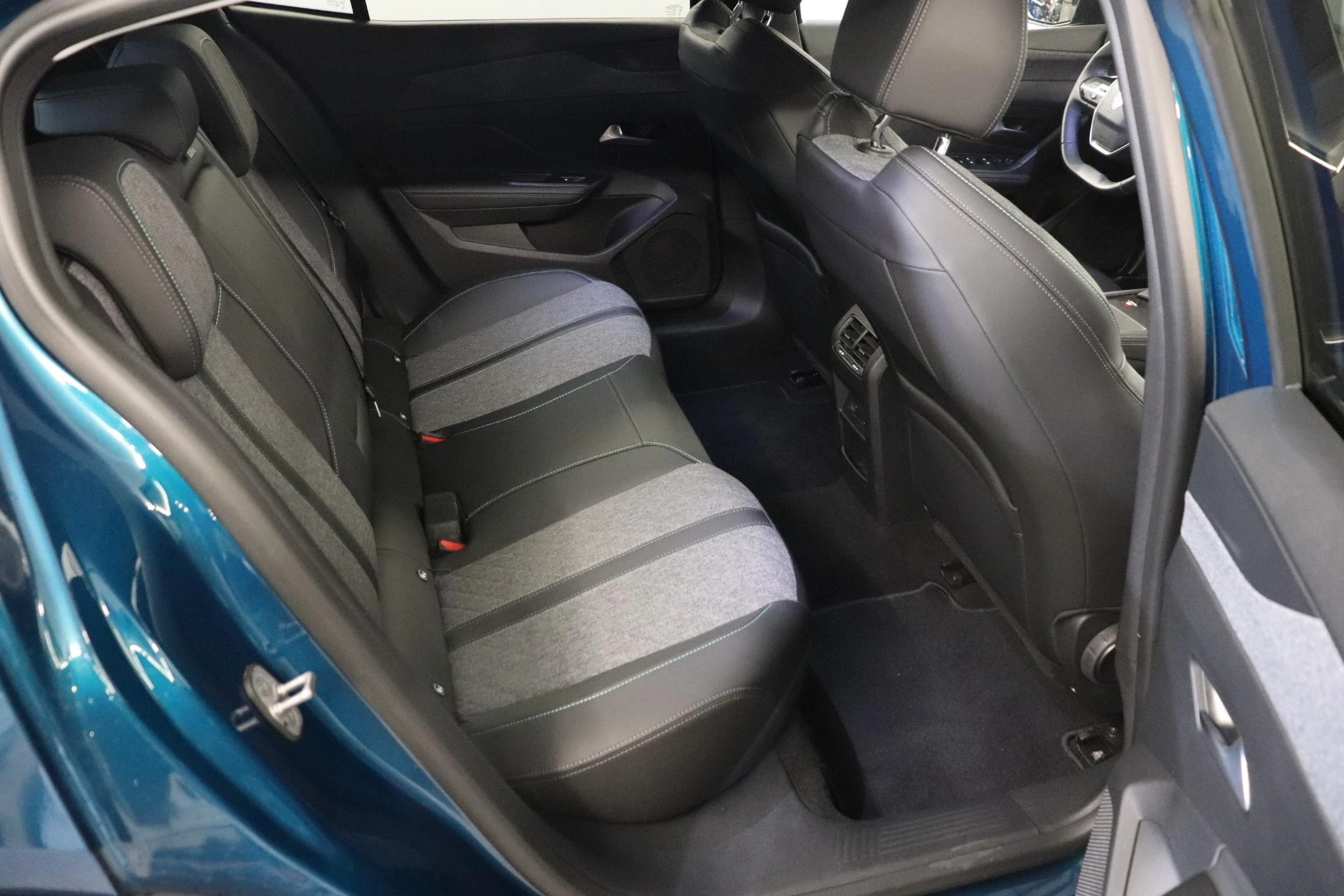 Peugeot 408 1.6 Hybrid 180 S&S EAT8 Allure