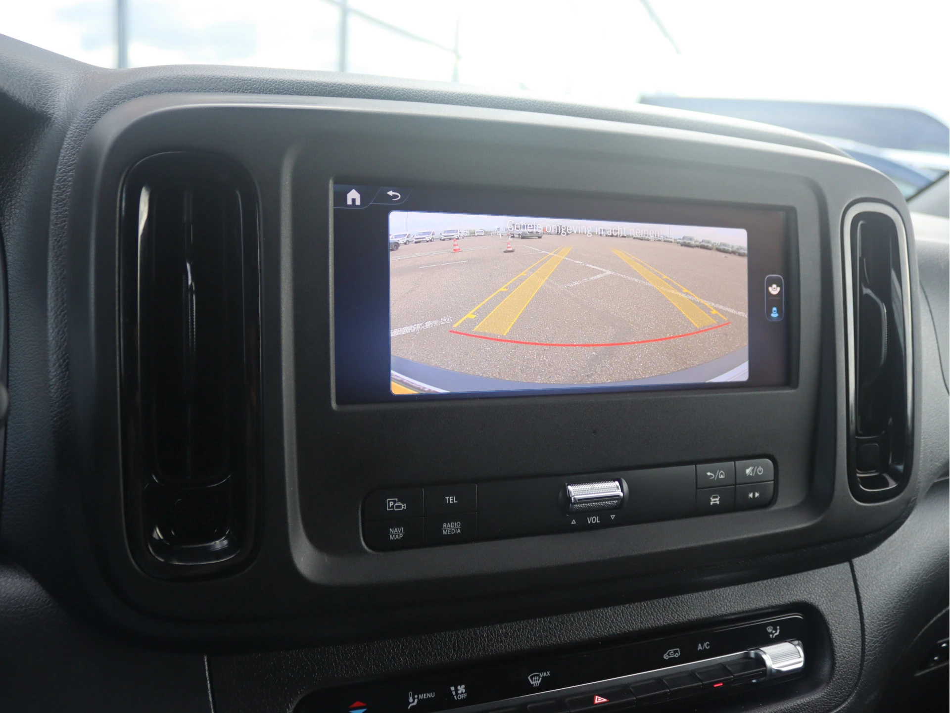 Mercedes-Benz-Vito-image-9