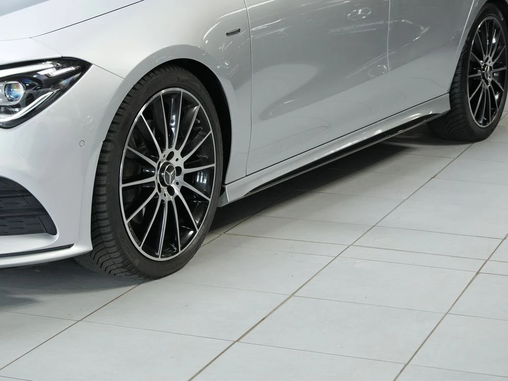 Mercedes-Benz-CLA 220 d-image-6