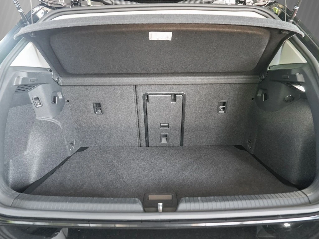 Volkswagen-Golf-image-5
