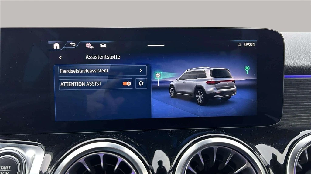 Mercedes-Benz-EQB-image-18