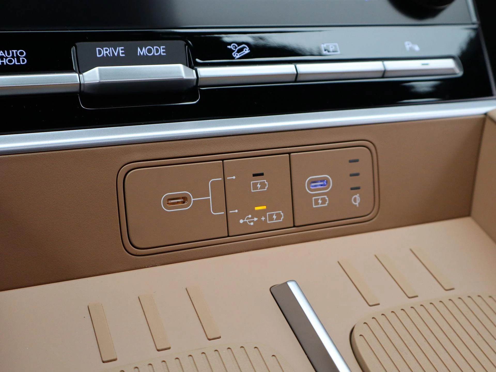 Hyundai-Santa Fe-image-23