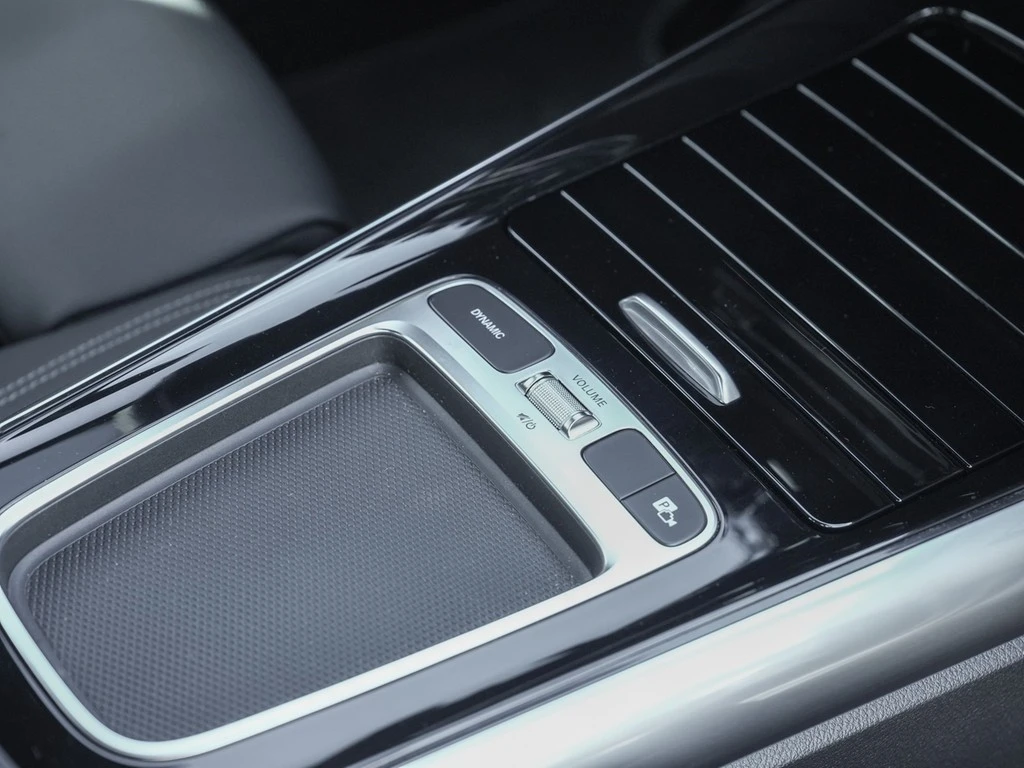 Mercedes-Benz-GLA-image-8