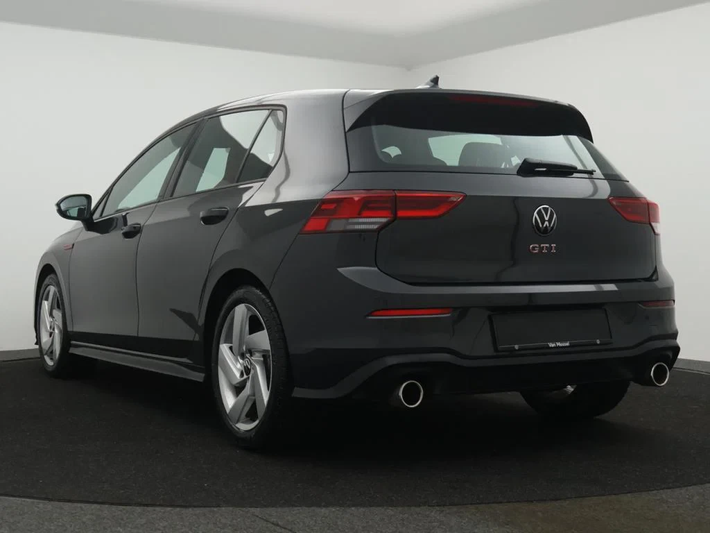 Volkswagen-Golf-image-5