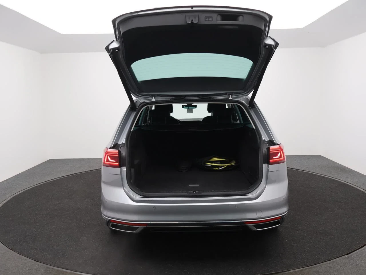 Volkswagen-Passat-image-4