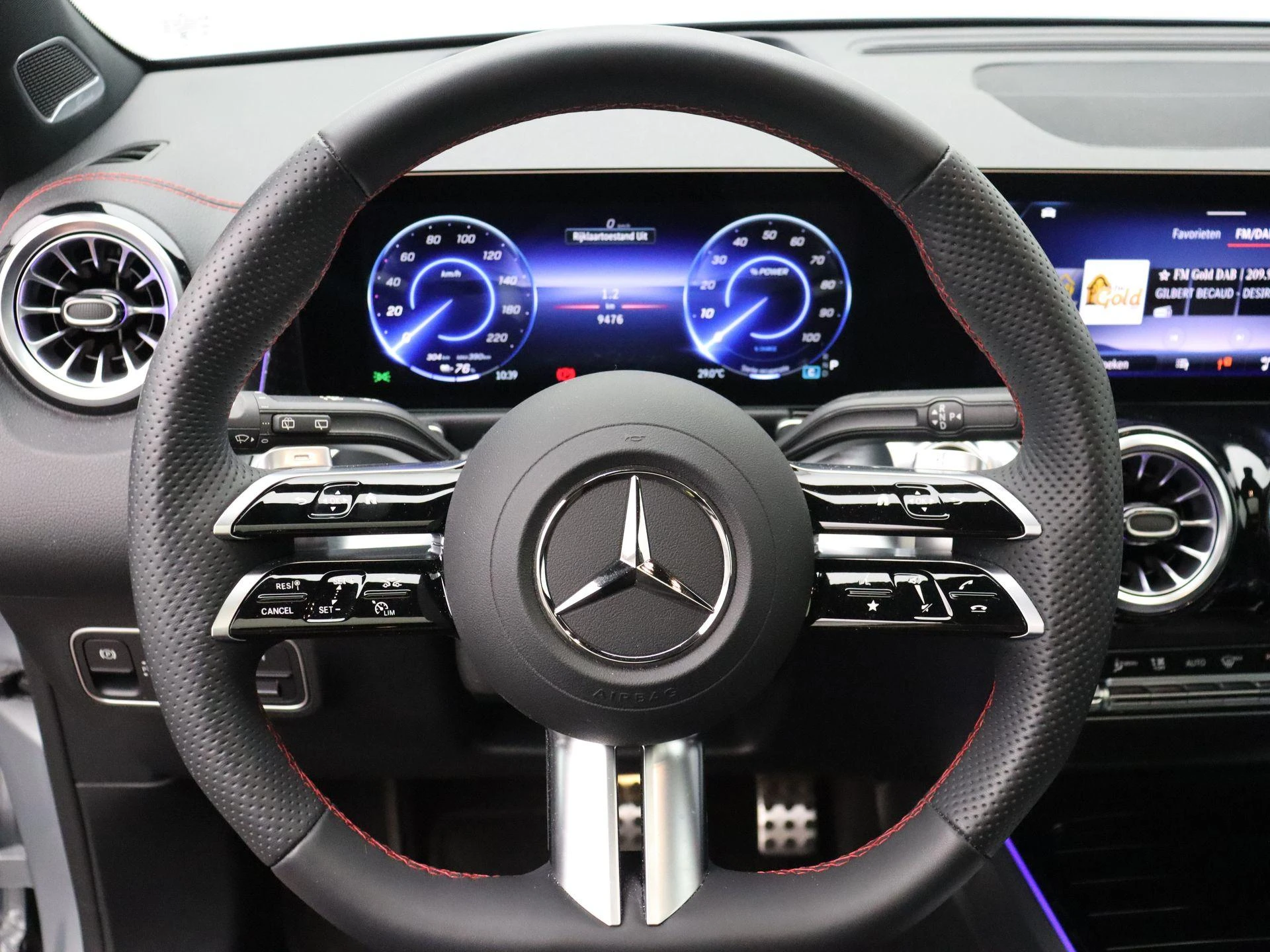 Mercedes-Benz-EQB-image-13