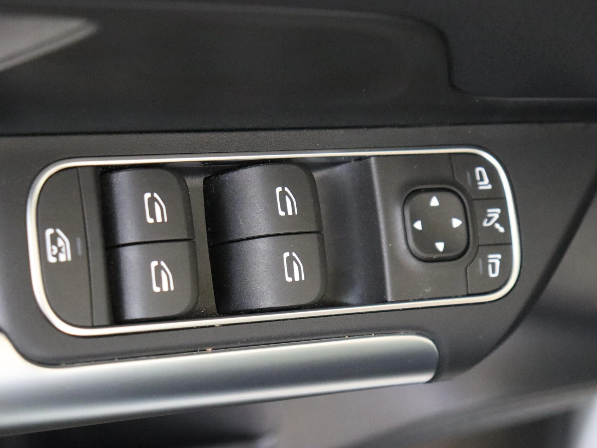 Mercedes-Benz-GLA-image-26