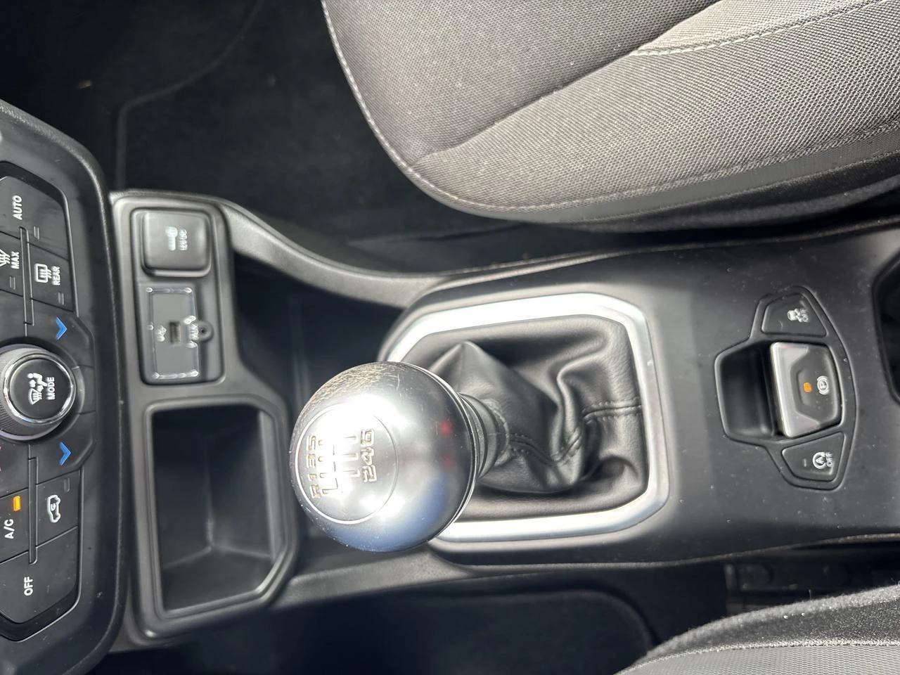 Jeep-Renegade-image-14