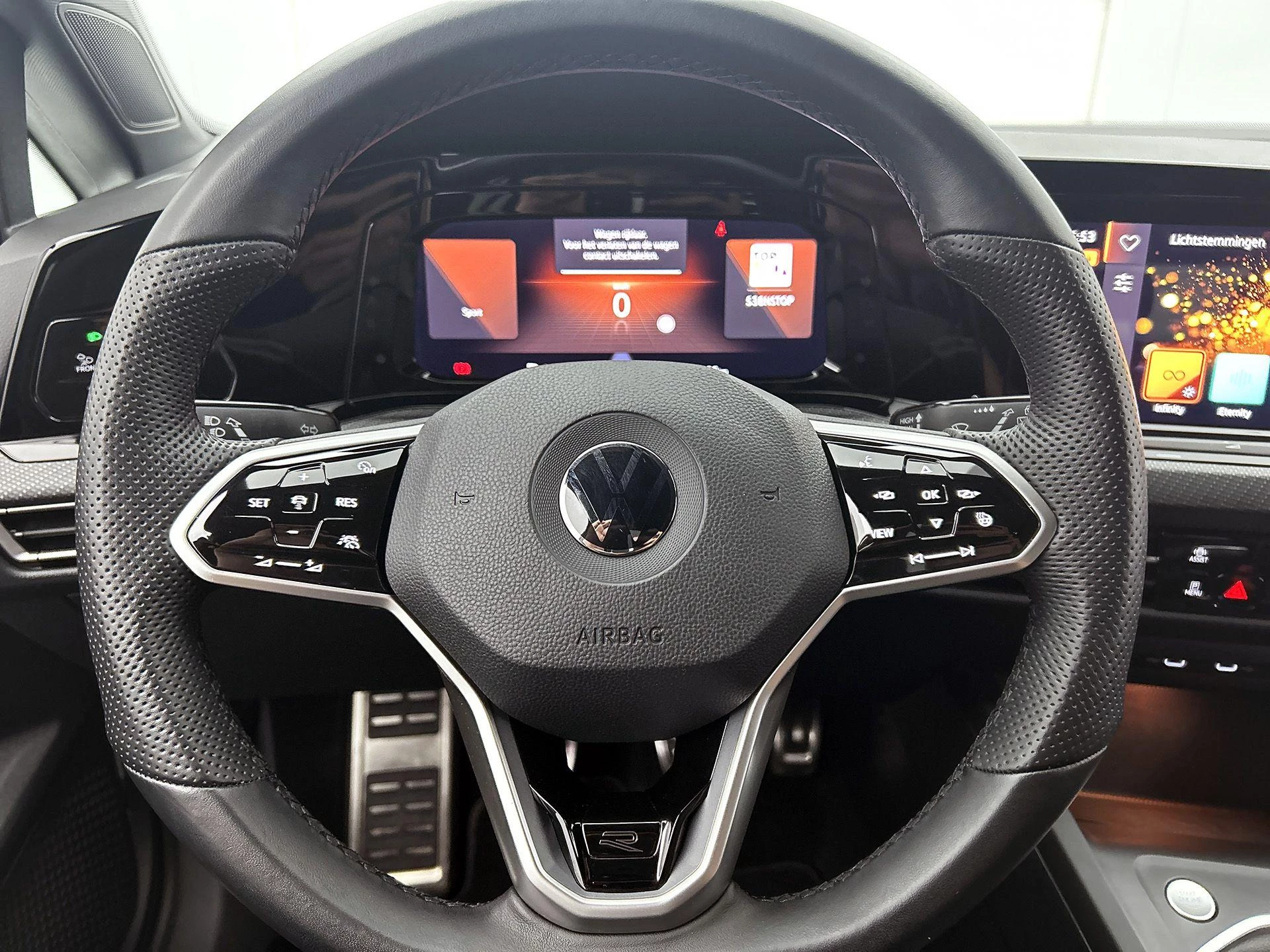 Volkswagen-Golf-image-32