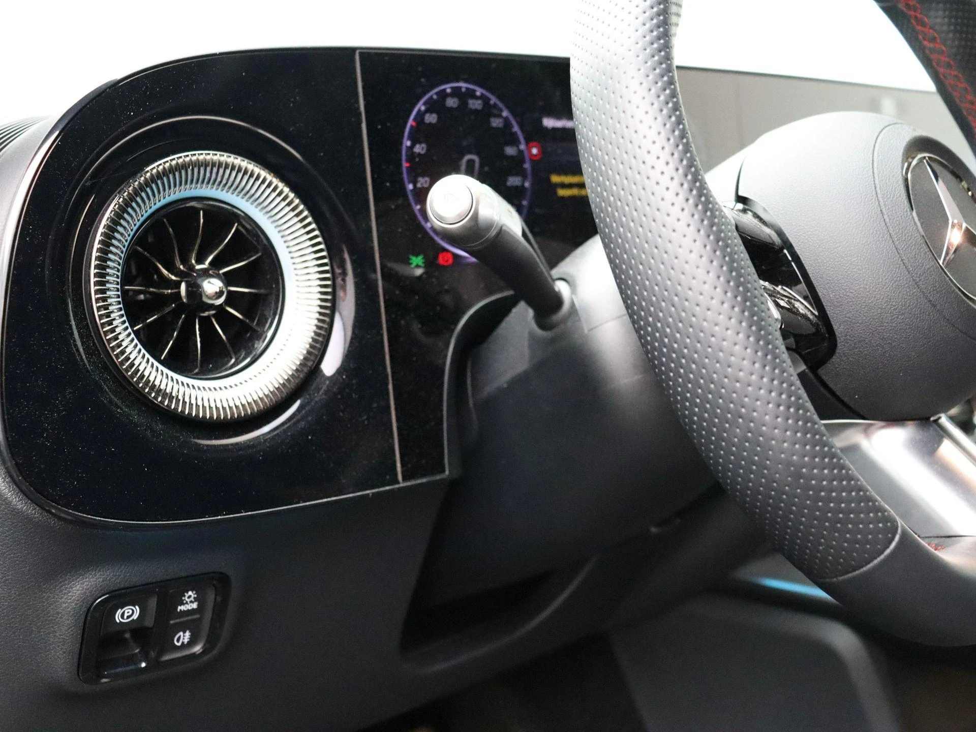 Mercedes-Benz-CLA-image-10