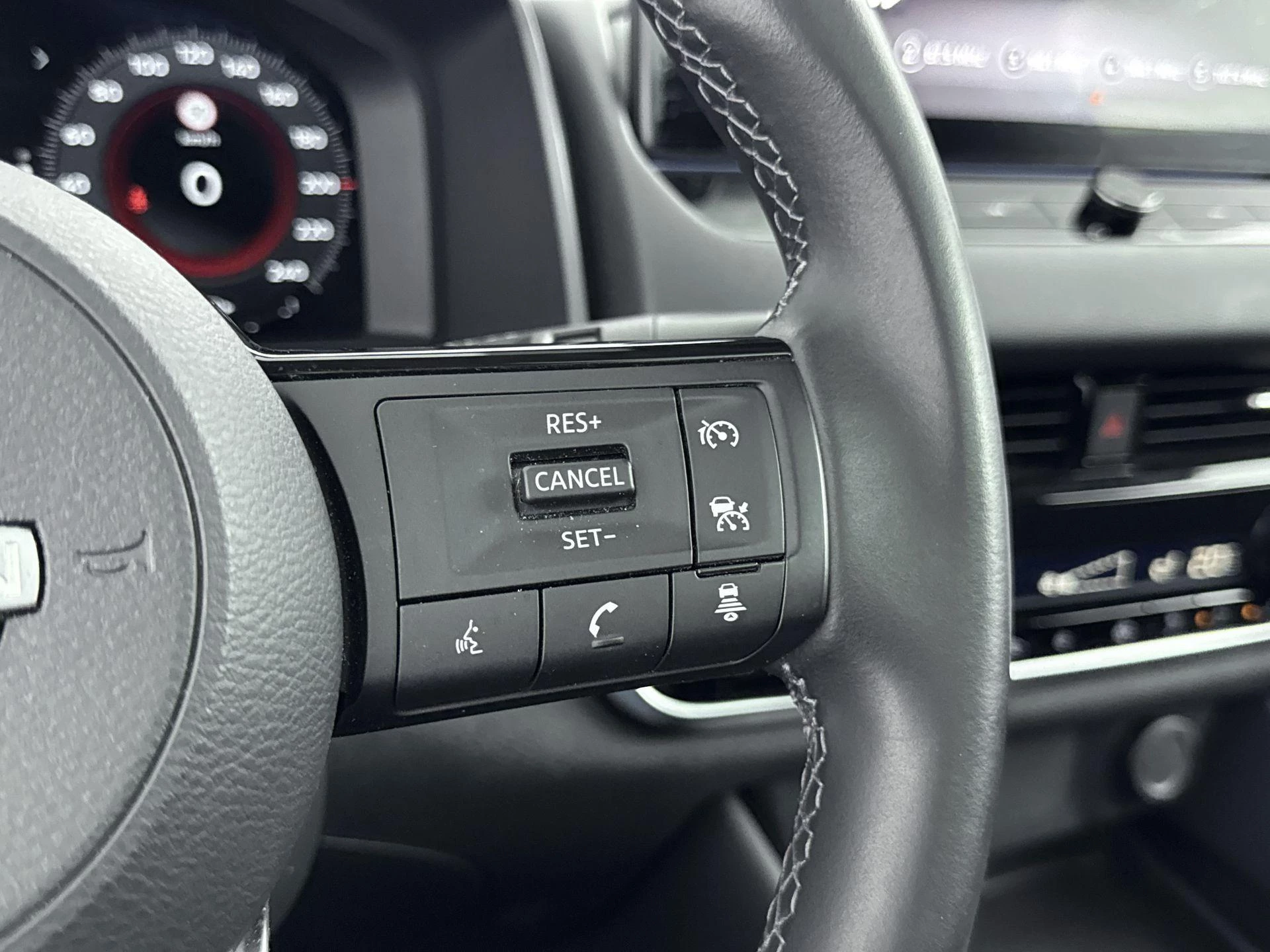 Nissan-QASHQAI-image-5
