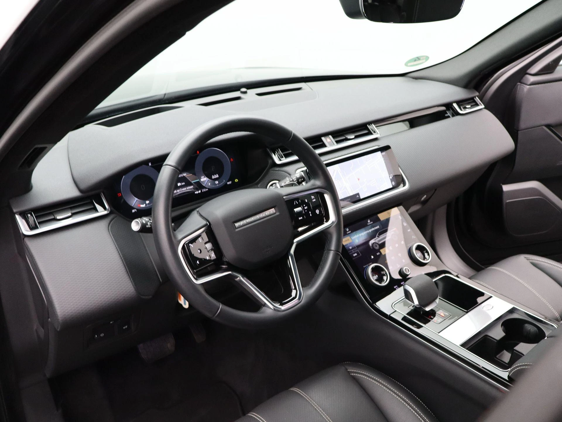 Land Rover-Range Rover Velar-image-29